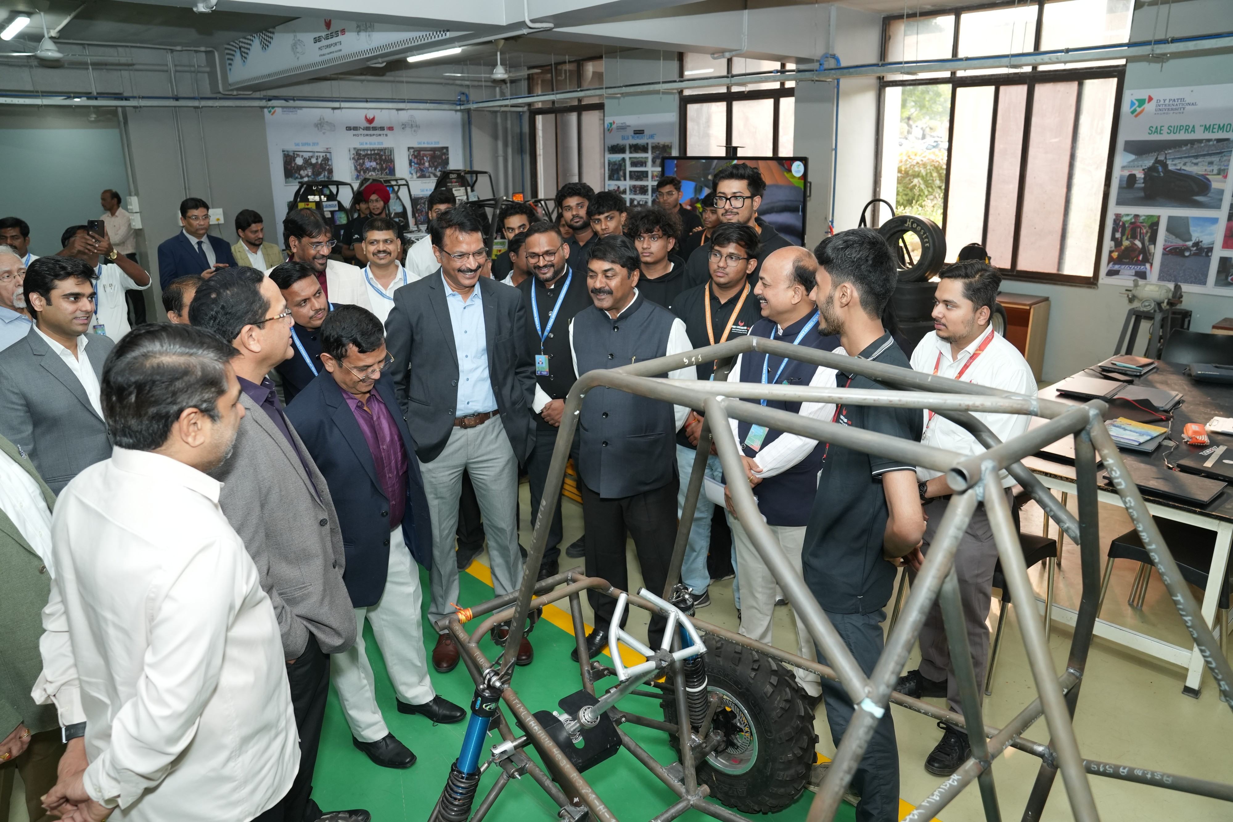 DYPIU Inaugurated its Centre of Excellence for Smart Factory and Experience Centre powered by Dassault Systèmes India Pvt. Ltd. - Photo 3